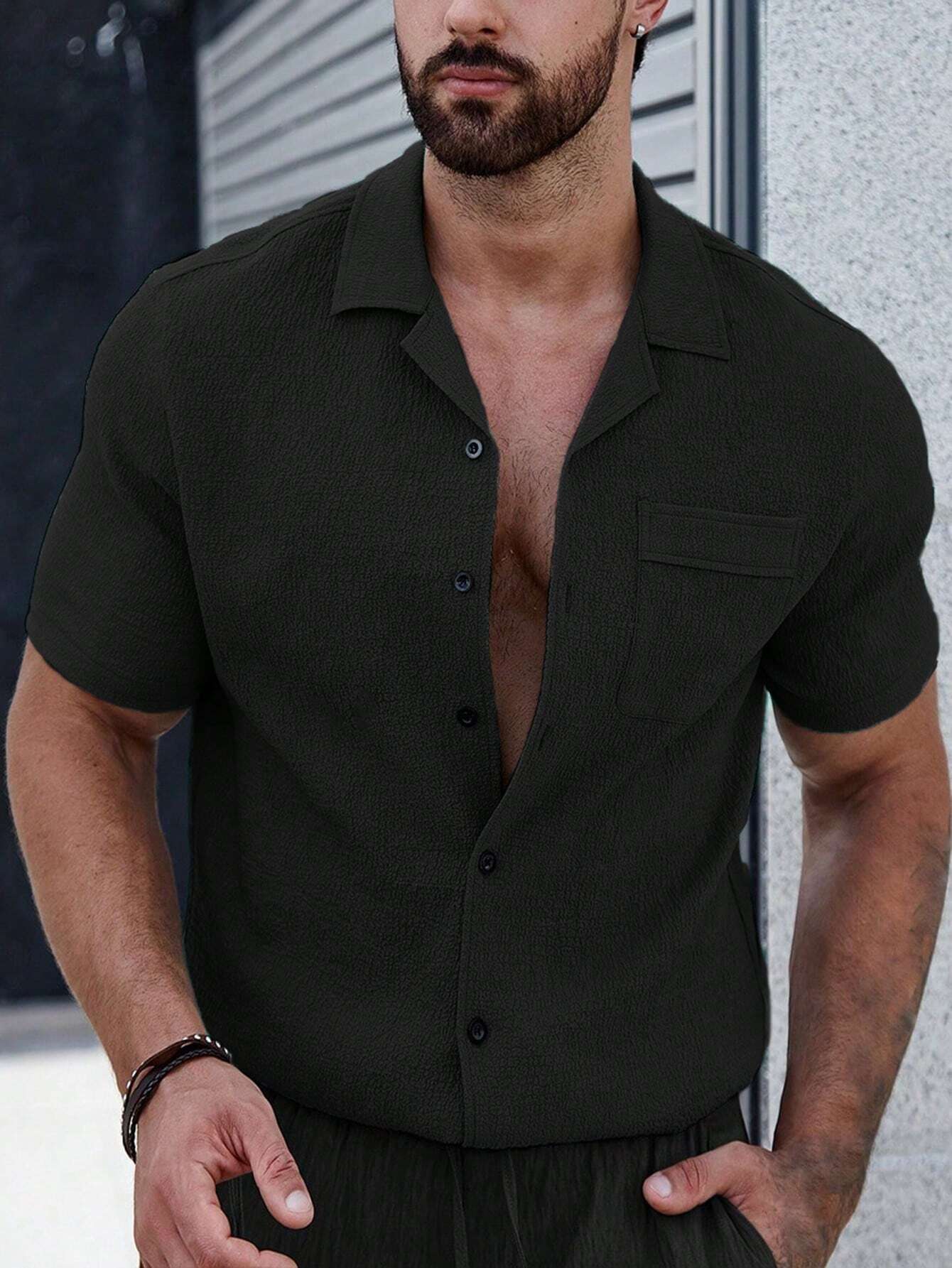 Colin | Men's shirt with plain buttons and patch pockets