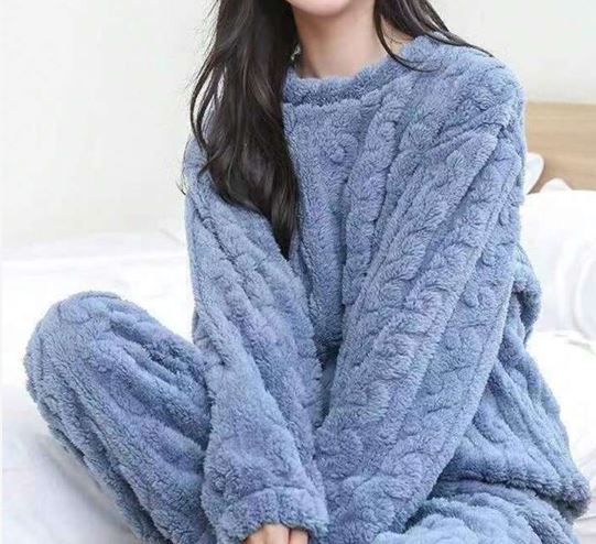 2-piece women's fleece pajama set - soft and warm loungewear for cold evenings