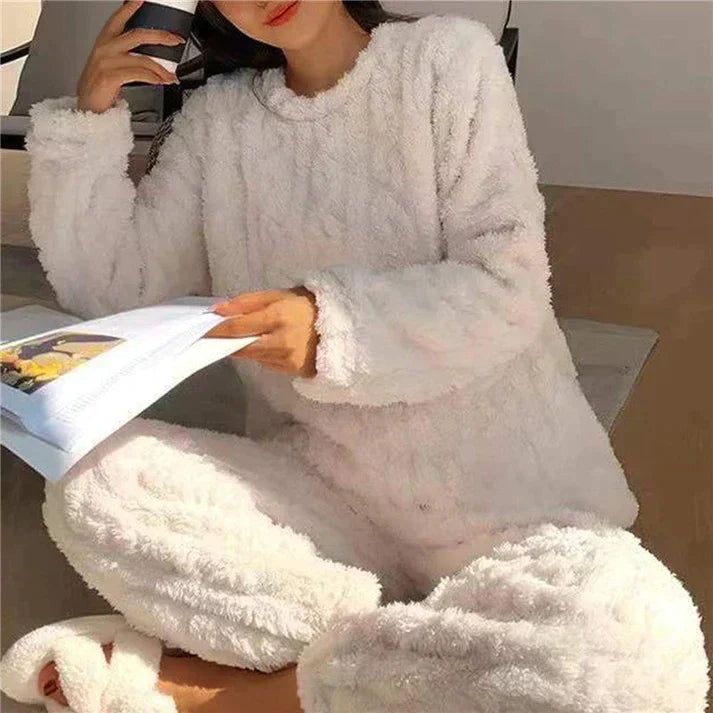 2-piece women's fleece pajama set - soft and warm loungewear for cold evenings