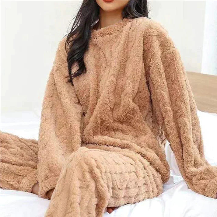 2-piece women's fleece pajama set - soft and warm loungewear for cold evenings