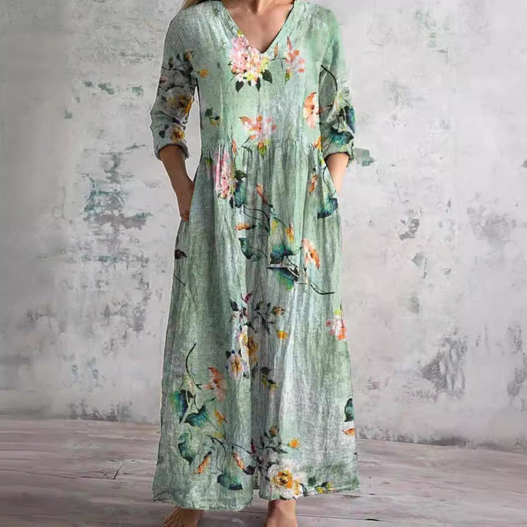 Truus - Women's Summer Dress with V-Neck and Floral Pattern
