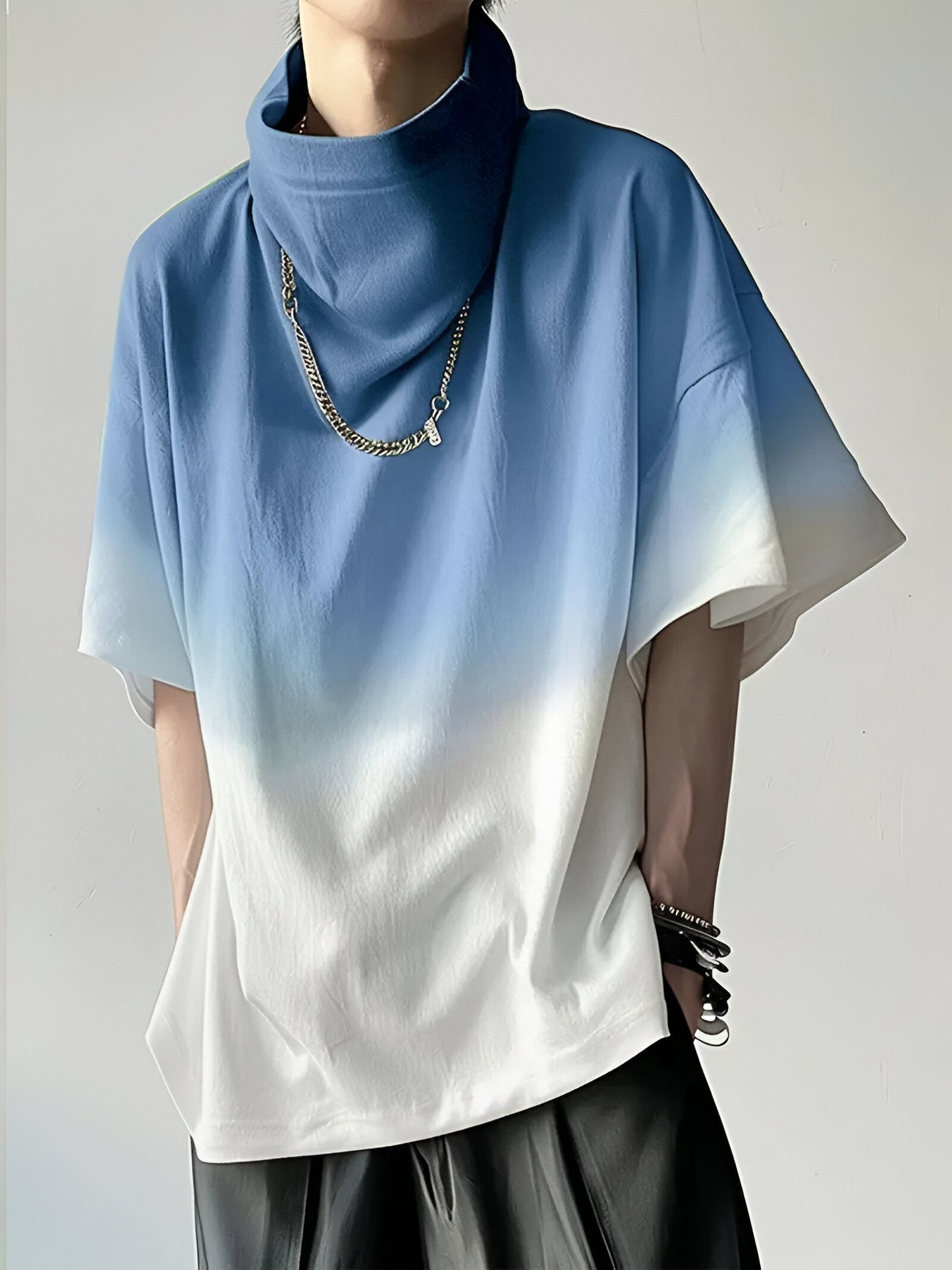 Isidora | Stylish T-shirt with a gradient and a round neck