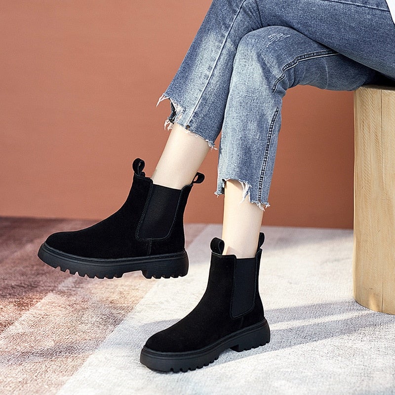 Ezra | Fashionable Chelsea boots for women