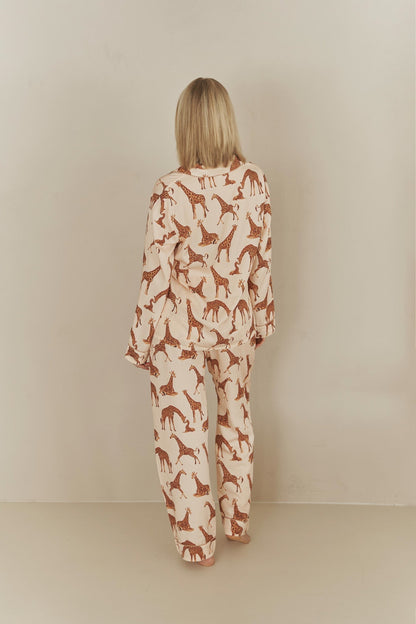 2-piece women's cotton pajama set - giraffe print in beige