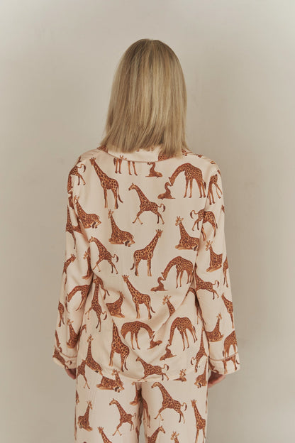 2-piece women's cotton pajama set - giraffe print in beige
