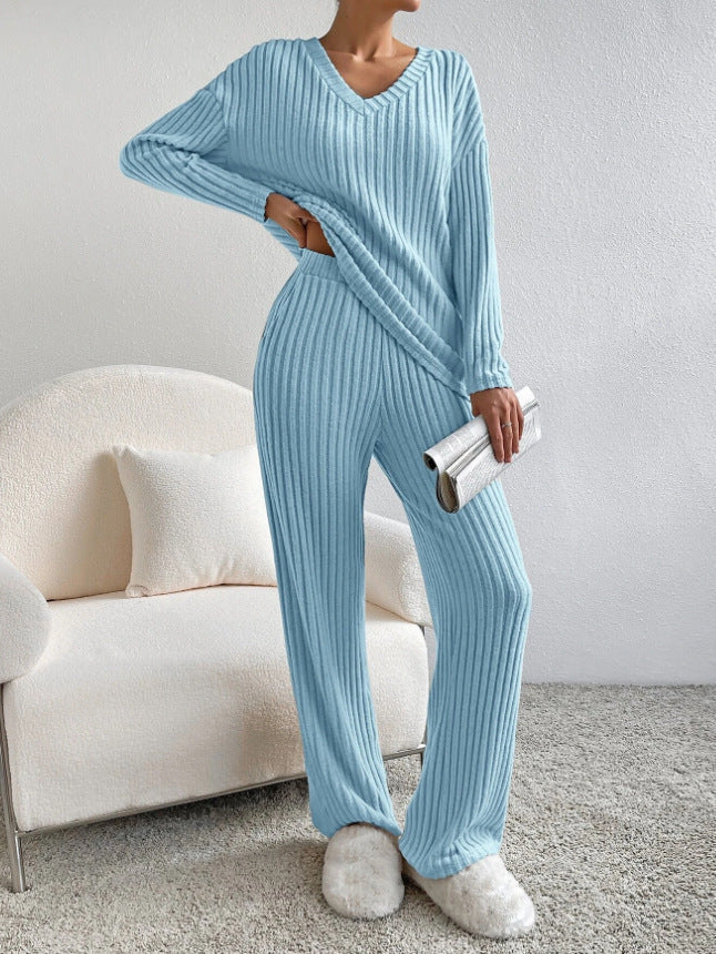 2-piece lounge set - ribbed beige set with V-neck sweater and wide trousers 