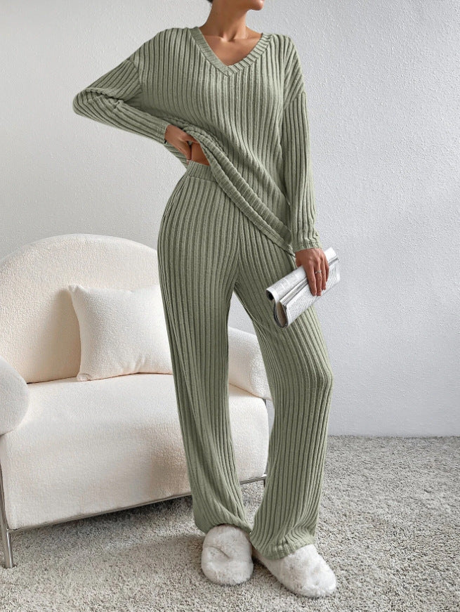 2-piece lounge set - ribbed beige set with V-neck sweater and wide trousers 