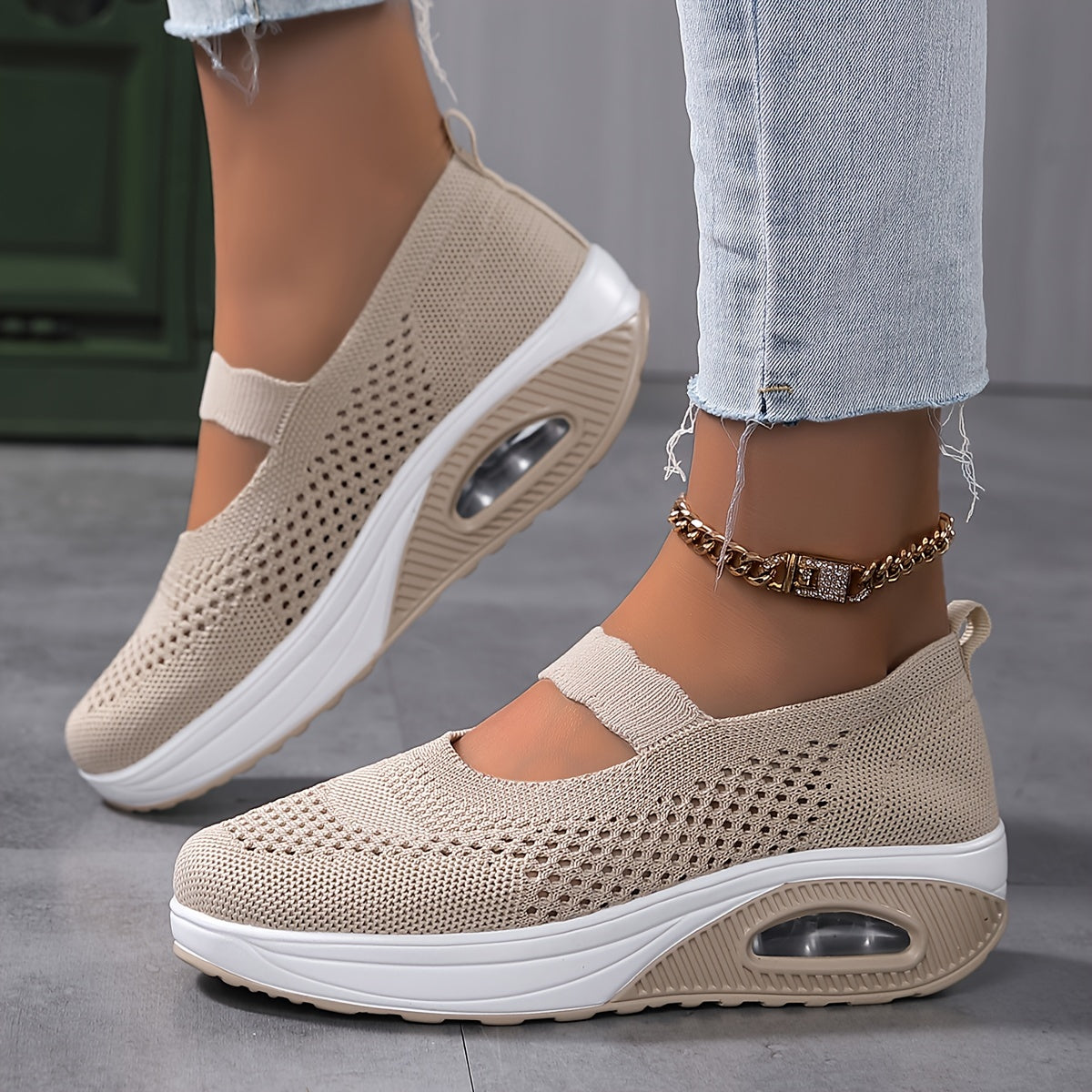 Liora - Orthopedic shoe with air cushion sole 