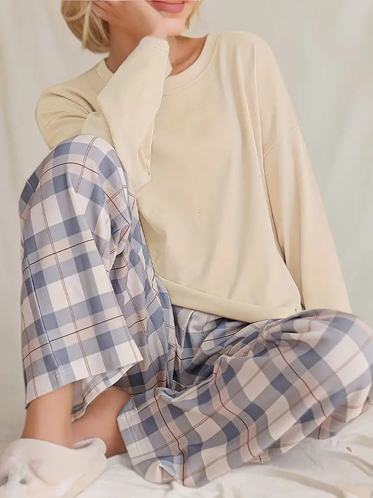 2-piece women's loungewear set - long-sleeved top and checked pants