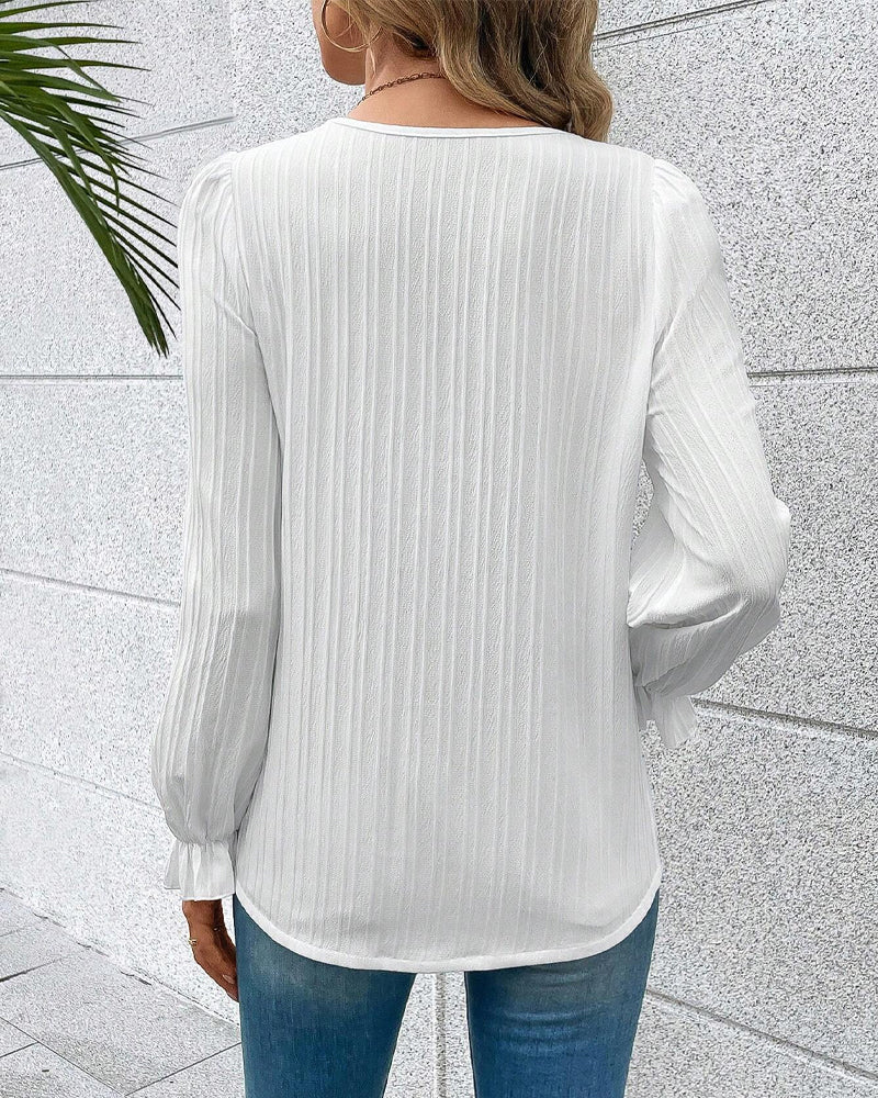Onni | Lace Top with V-Neck