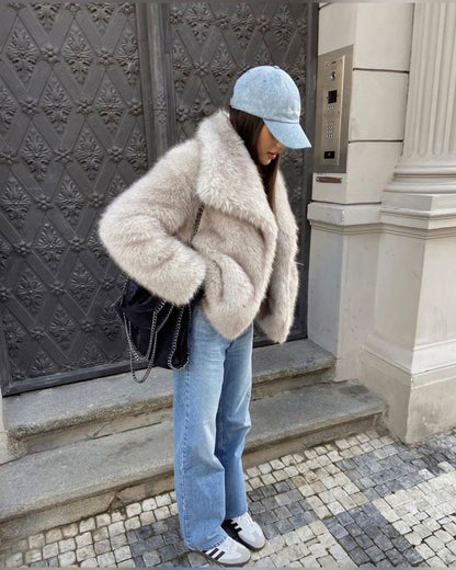 Sofia | Fashionable faux fur coat for women