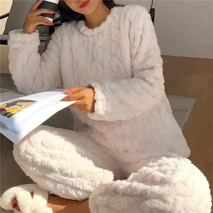 2-piece women's fleece pajama set - soft and warm loungewear for cold evenings