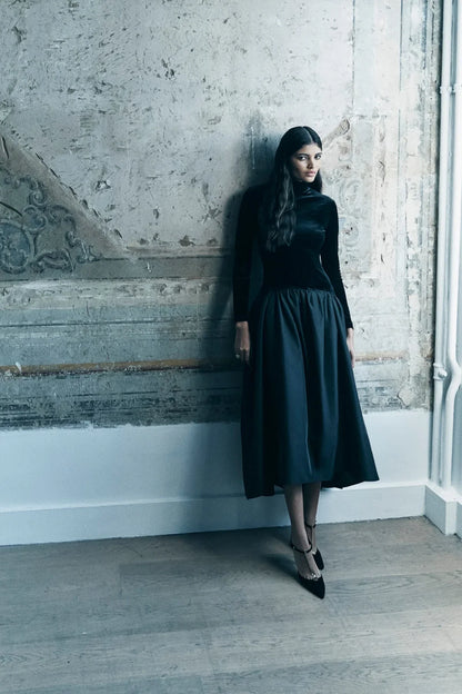 Adelaide™ - Black Long Sleeve Maxi Dress
