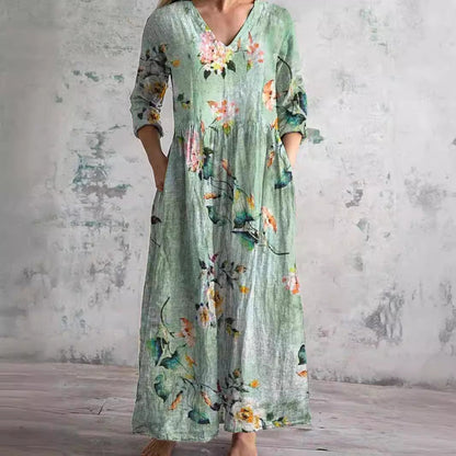 Truus - Women's Summer Dress with V-Neck and Floral Pattern