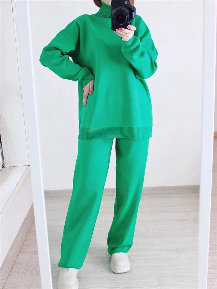 2-piece loungewear set - knitted women's sweater and pants