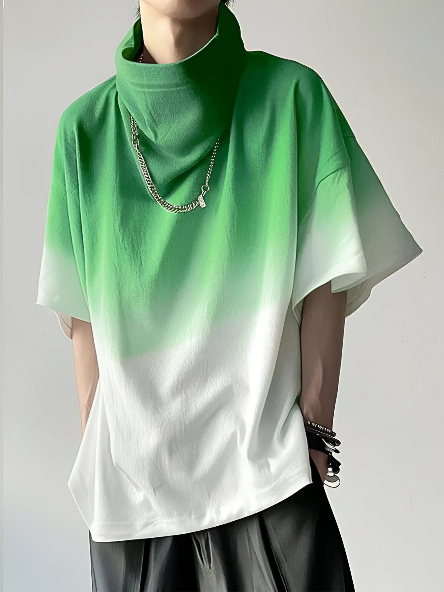 Isidora | Stylish T-shirt with a gradient and a round neck