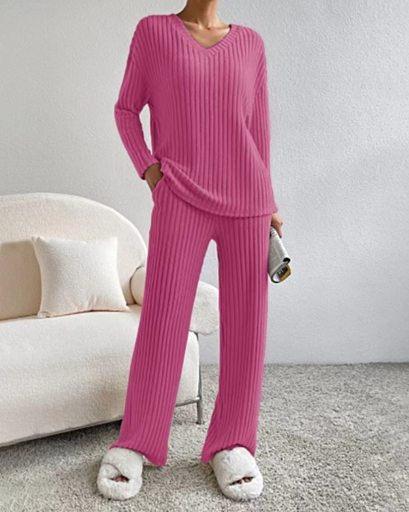 2-piece lounge set - ribbed beige set with V-neck sweater and wide trousers 