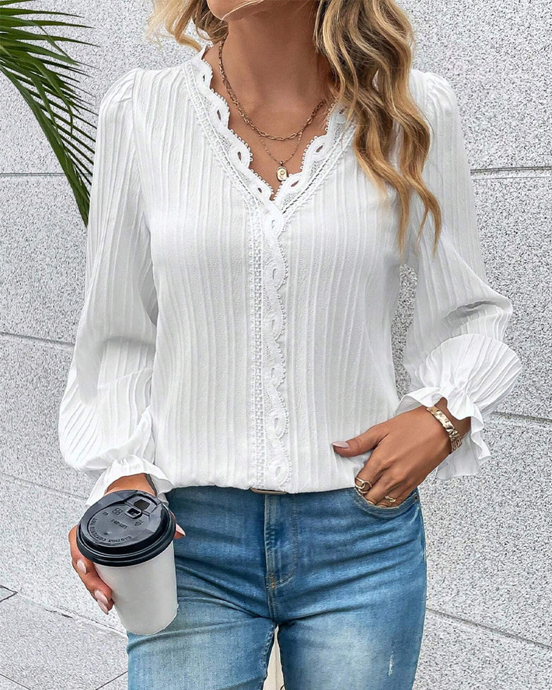 Onni | Lace Top with V-Neck